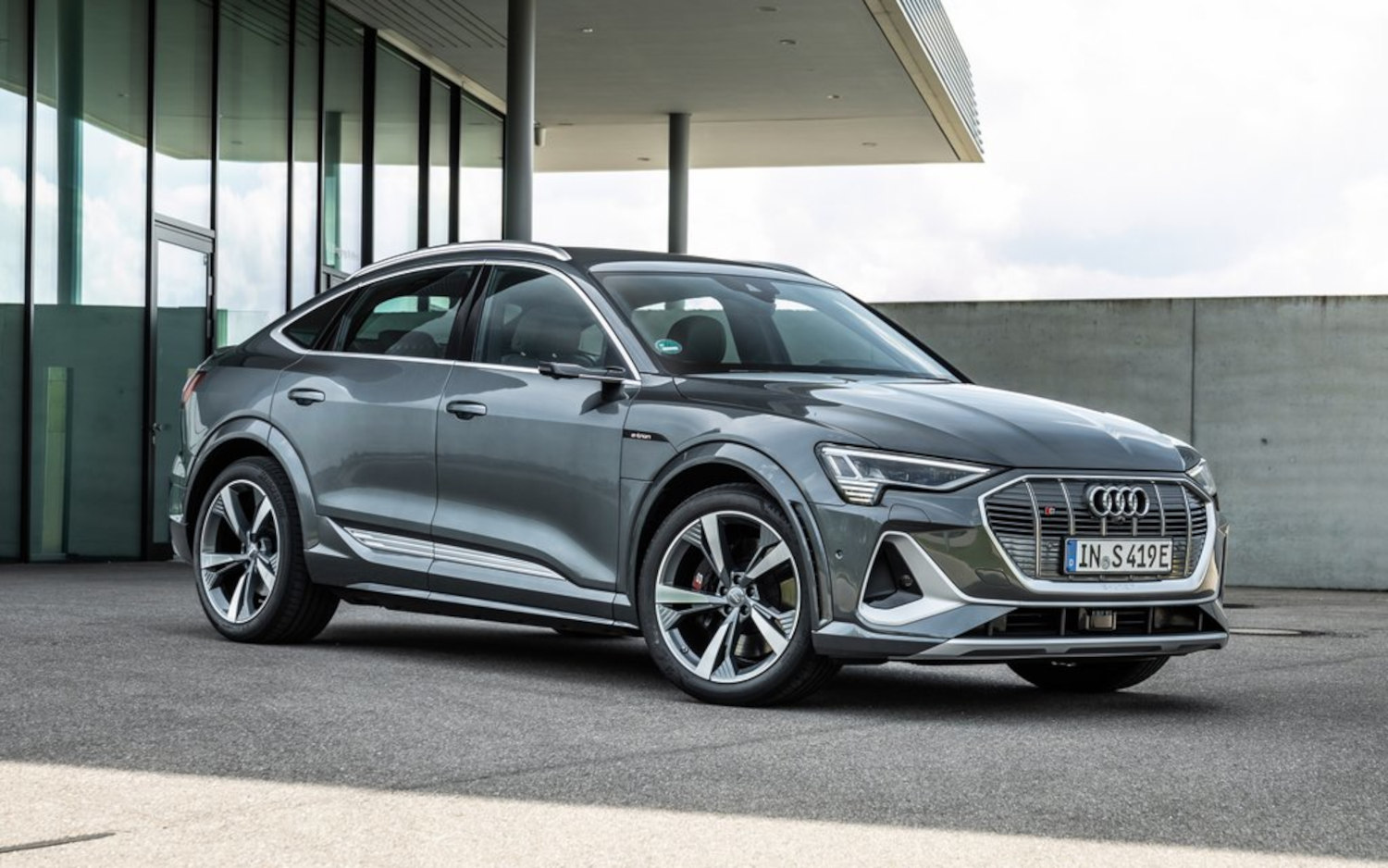 Audi etron Sportback S line 2021 SUV Drive